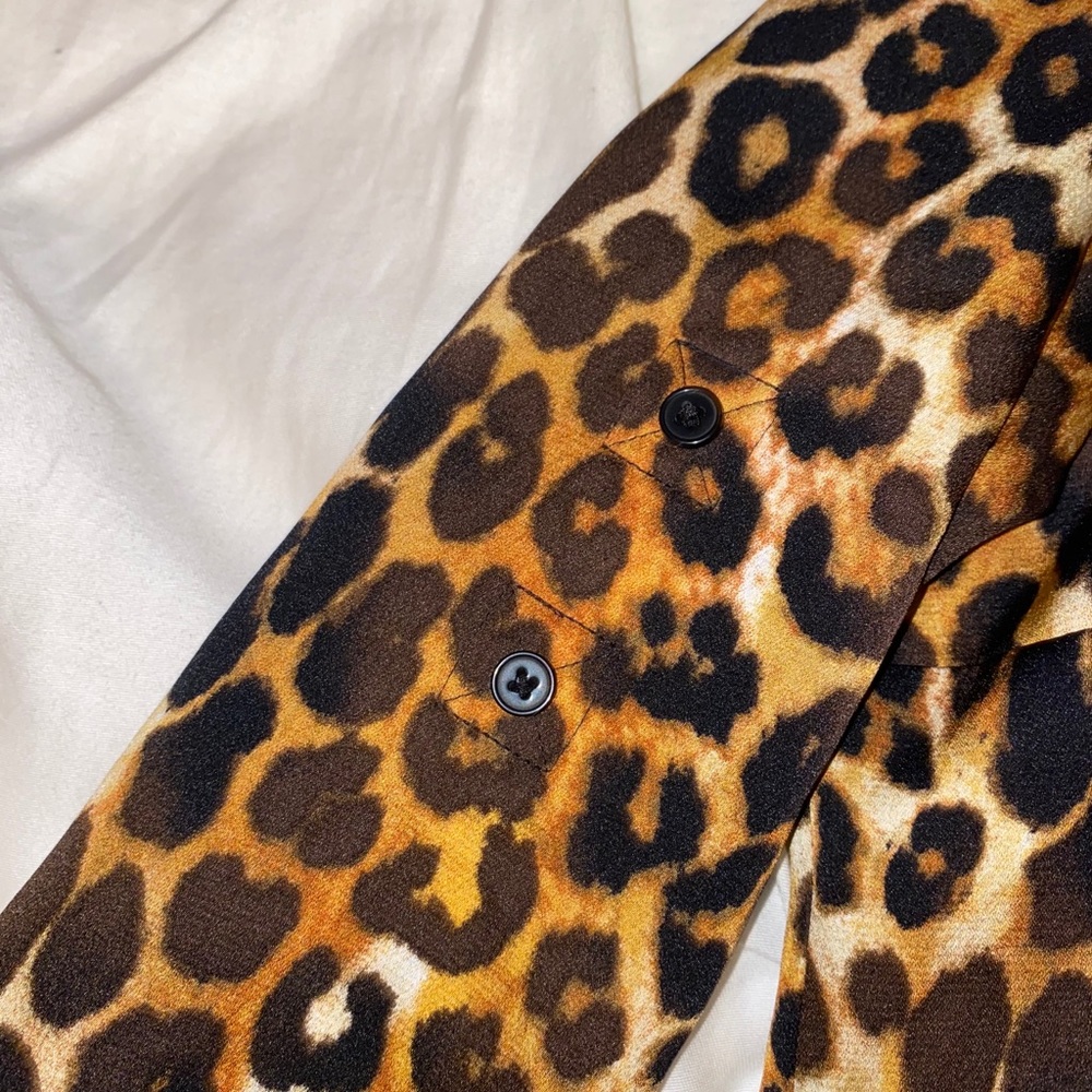 Express Leopard Blouse - Picture 3 of 4